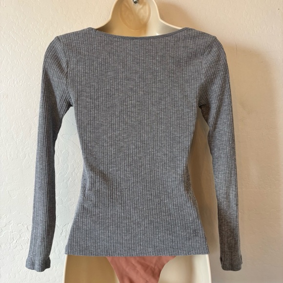Old Navy Gray Ribbed Long Sleeve Top - Picture 3 of 6